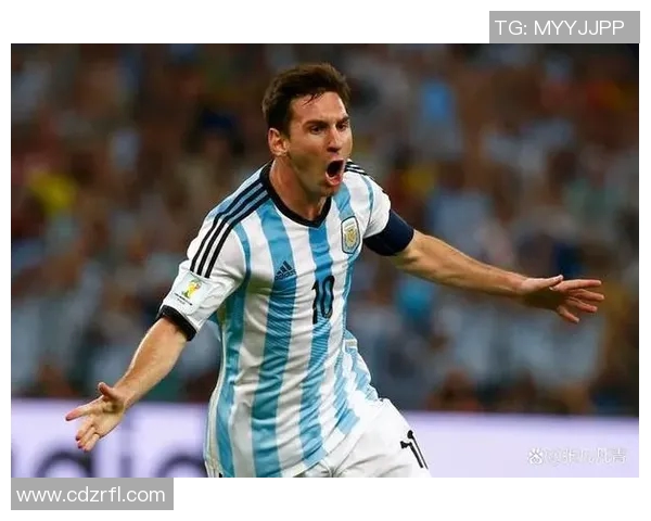 世界足球明星帅气风采大揭秘球场内外的魅力与风格解析